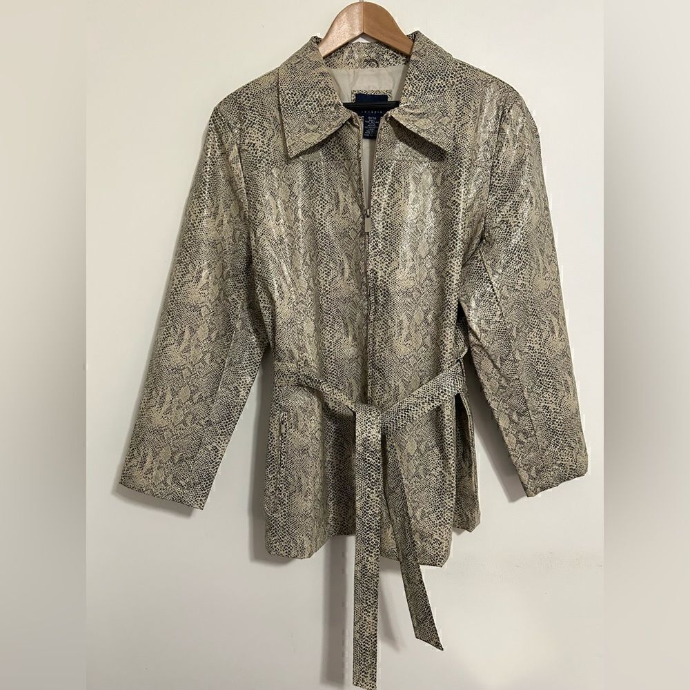 Venezia Womens Size 18/20 Faux Snakeskin Belted Jacket Size Ivory Full Zip